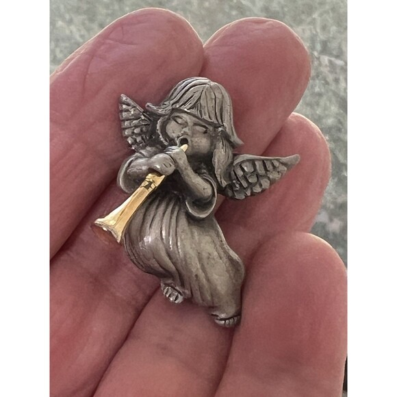 Vintage Signed Daria Pewter Angel With Gold Tone Metal Trumpet Brooch - Picture 4 of 4